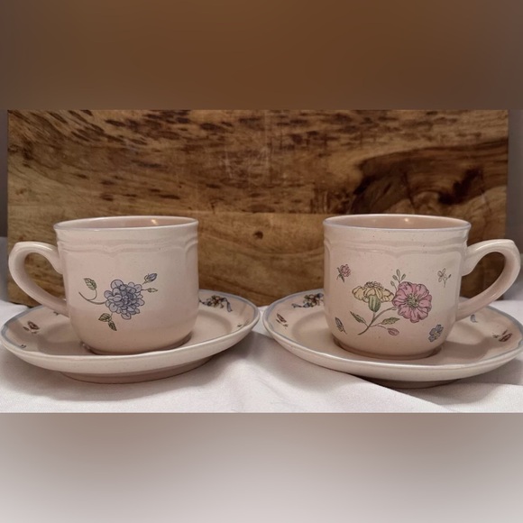 International Tableworks Stoneware Teacup and Saucer Blue & Pink Floral. - Picture 1 of 8